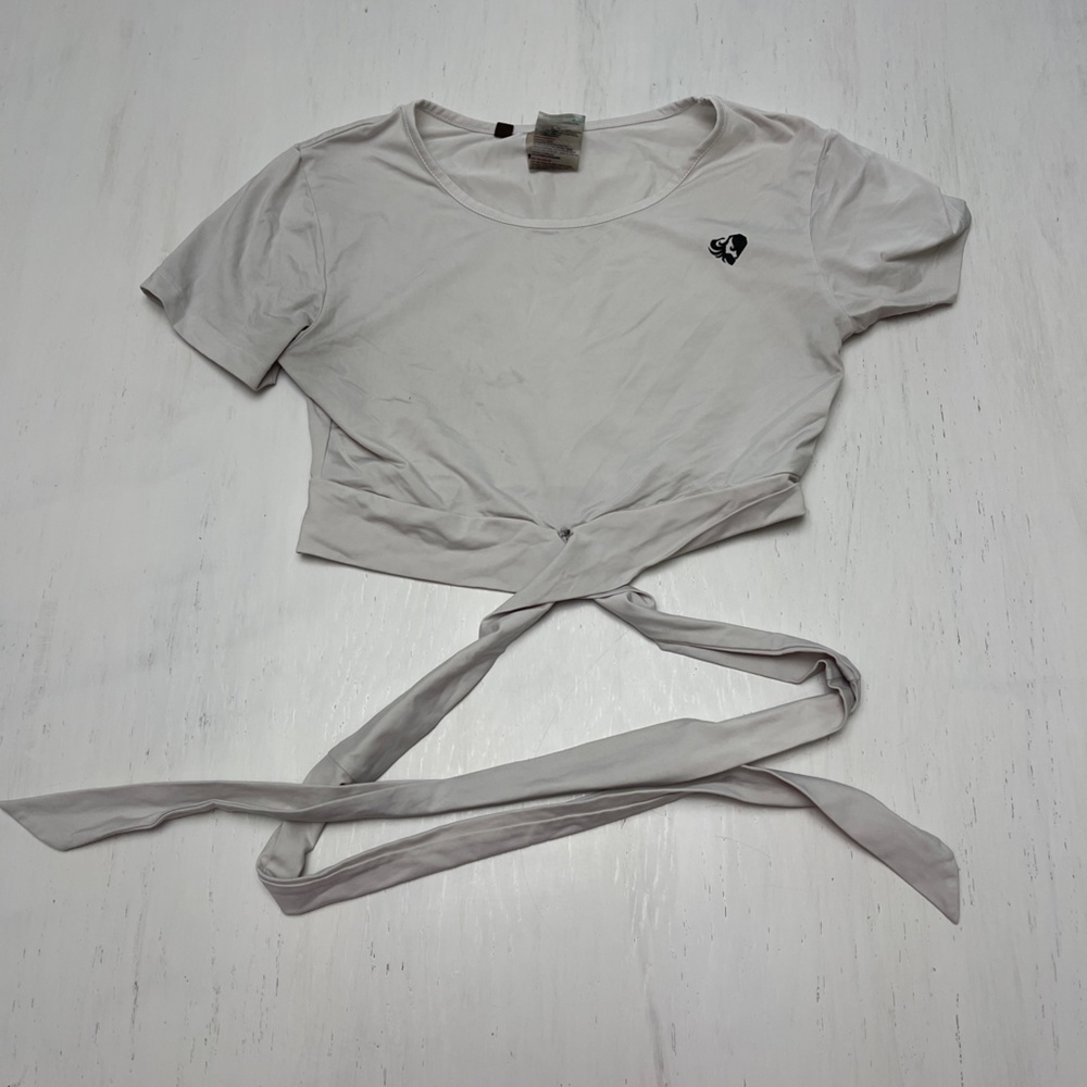 Women’s best athletic tie crop top🔥